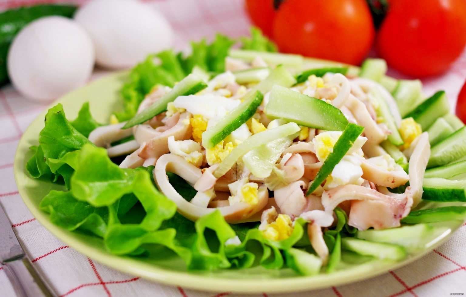 Салат с кальмарами - 7 самых вкусных и простых рецептов салата из кальмаров