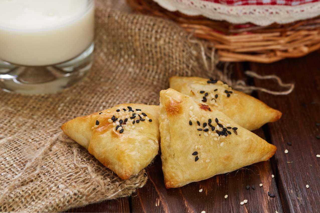 Самса из слоеного теста в домашних условиях — 4 самых вкусных рецепта
