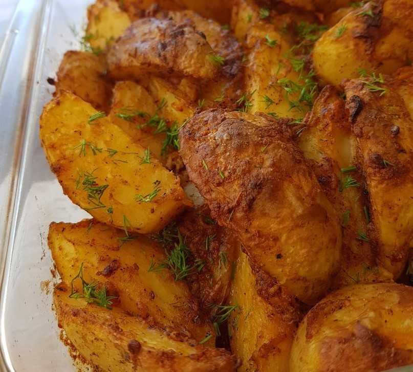 Картофель запеченный в духовке – 12 самых вкусных рецептов картошки