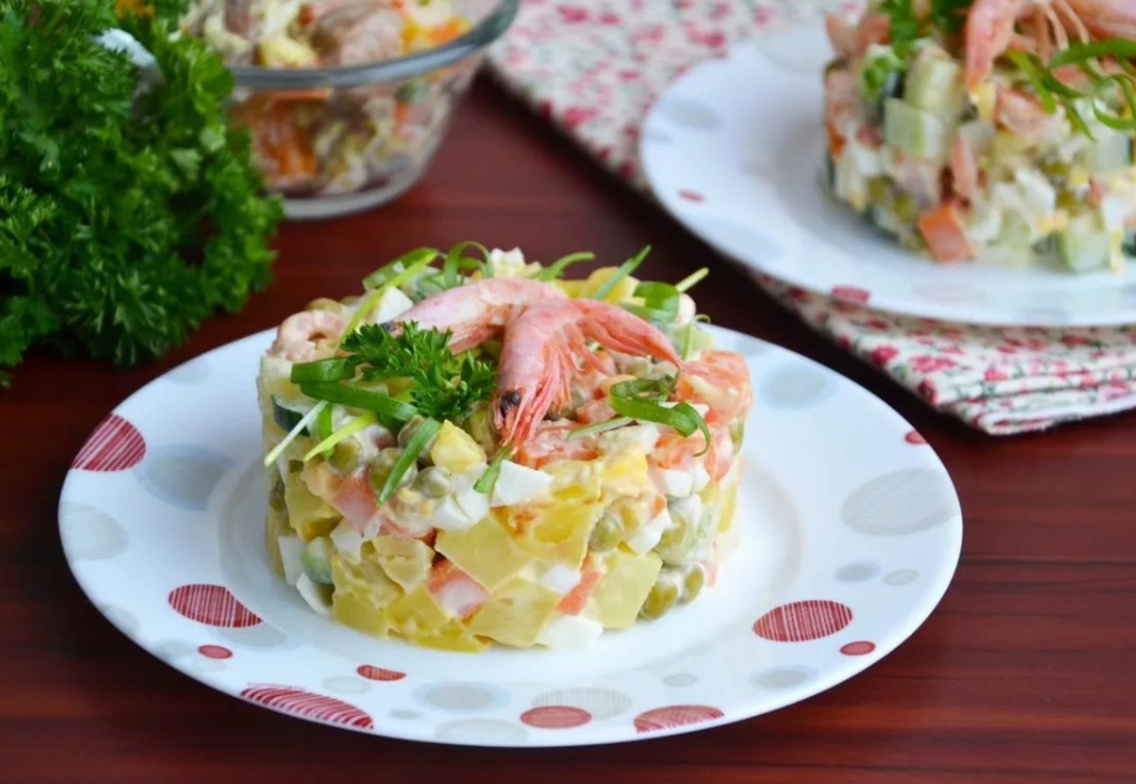 Простые и вкусные рецепты салата с креветками готовить очень просто