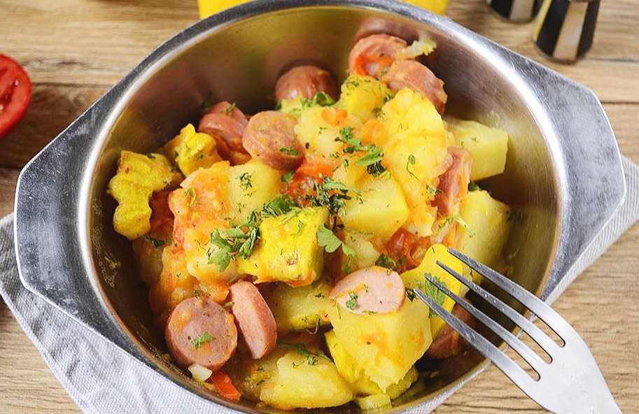 Тушеная капуста с картошкой и колбасой - вкусная кухня