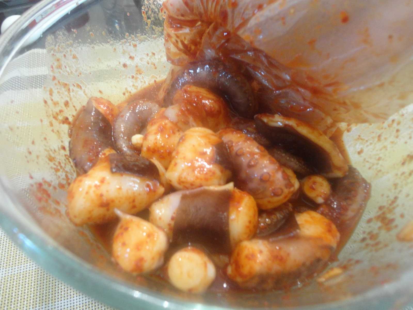 Жареный осьминог с овощами