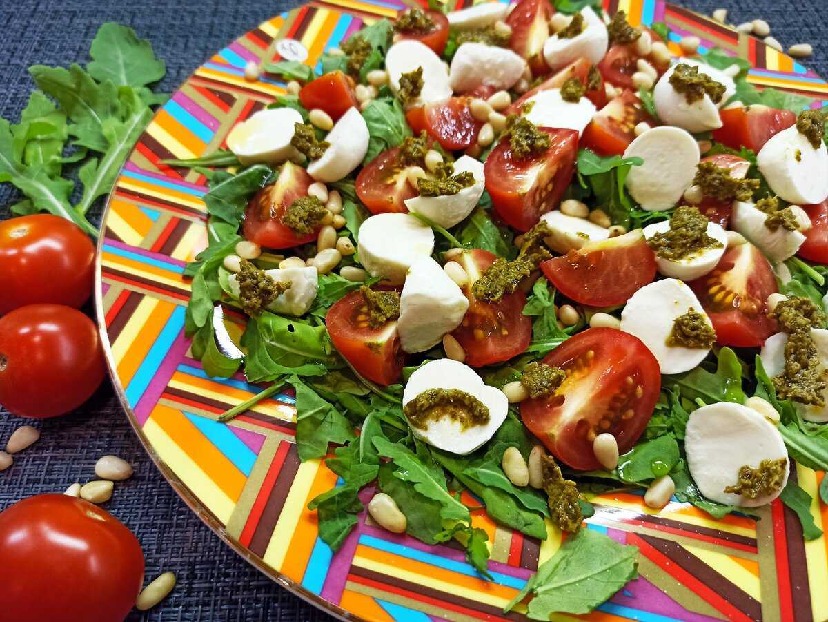 Салат с рукколой — 64 домашних вкусных рецепта приготовления