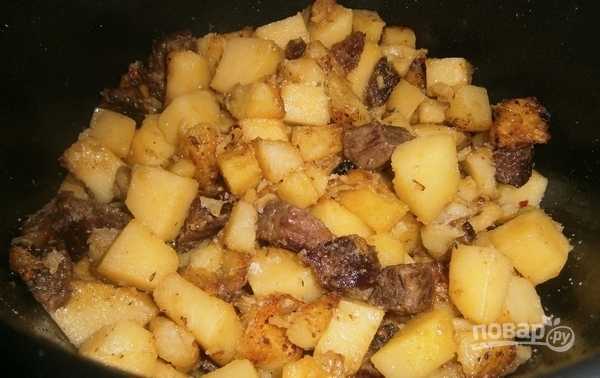 Как приготовить тушёную картошку с мясом в мультиварке