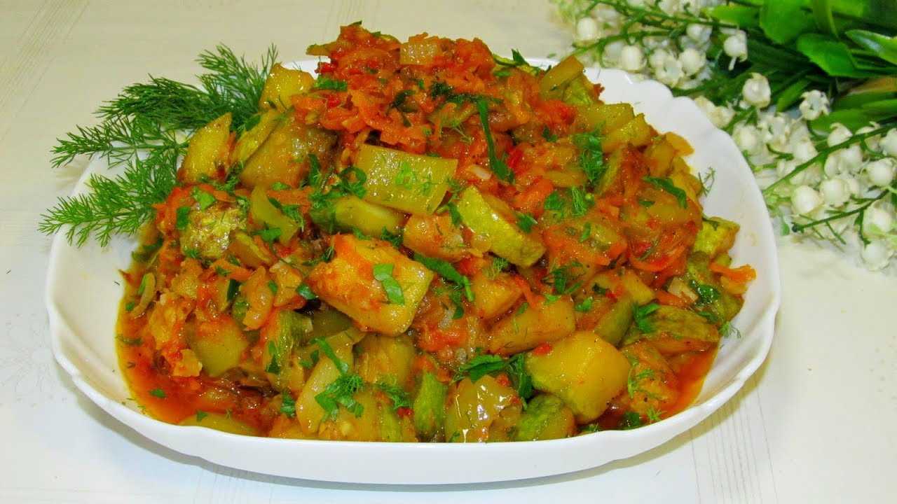 Кабачки овощи в мультиварке. Овощное рагу с кабачками. Рагу с кабачков. Рагу овощное из кабачков и моркови. Приготовление овощного рагу с кабачками.