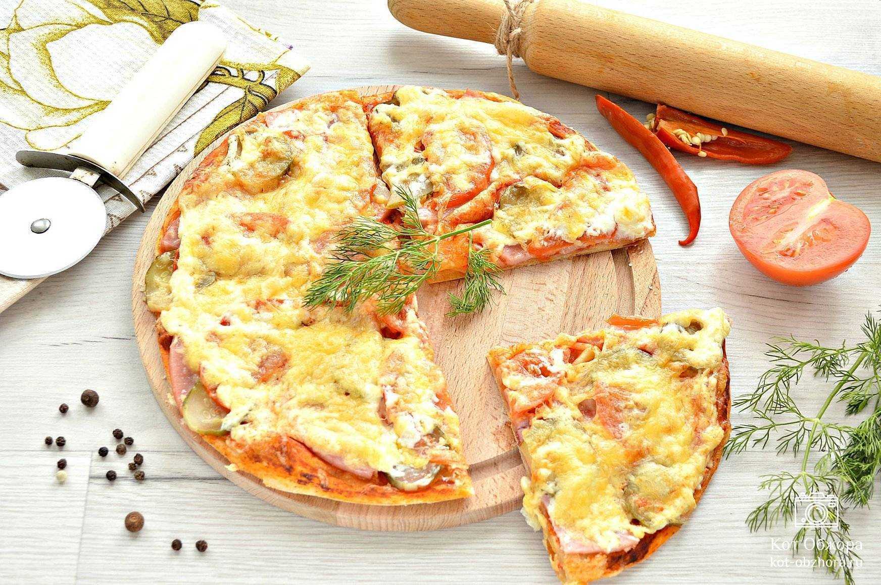 пицца как приготовить в домашних условиях из дрожжевого теста в духовке с сыром и колбасой фото 55