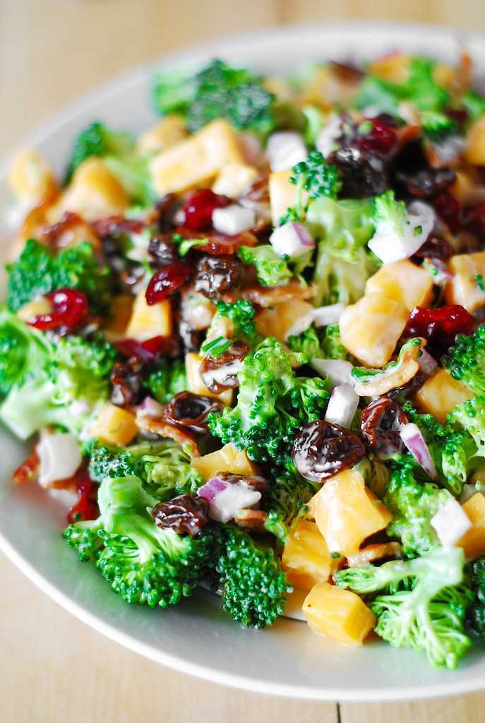 Салат из капусты брокколи: 14 домашних вкусных рецептов