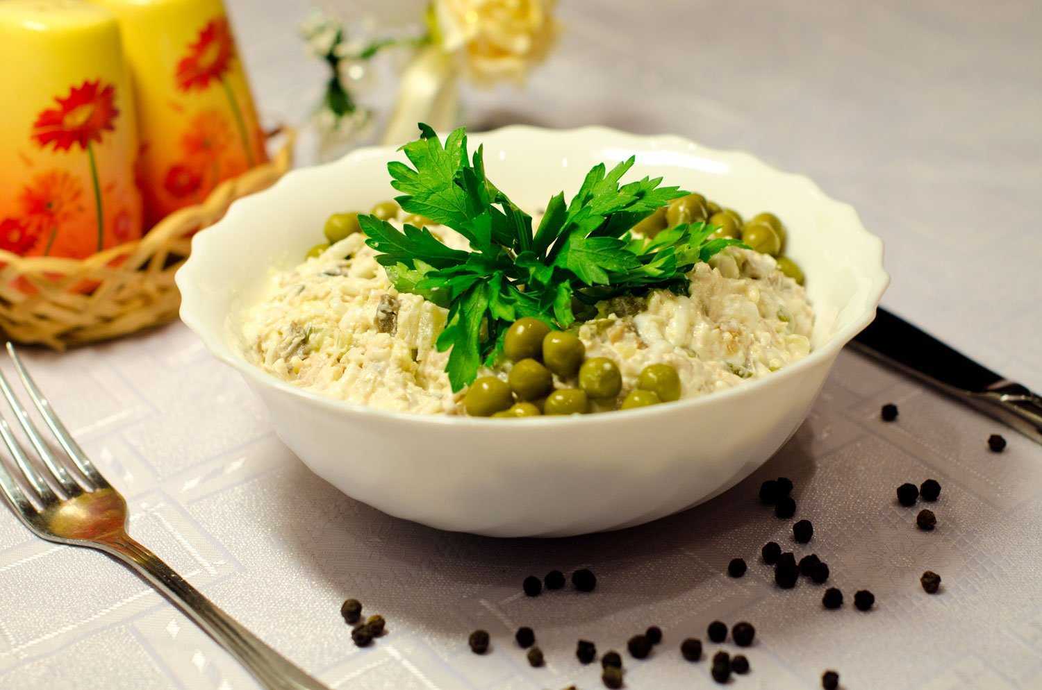 Салат из рыбных консервов с рисом - кладезь полезных веществ и потрясающий вкус: рецепт с фото и видео