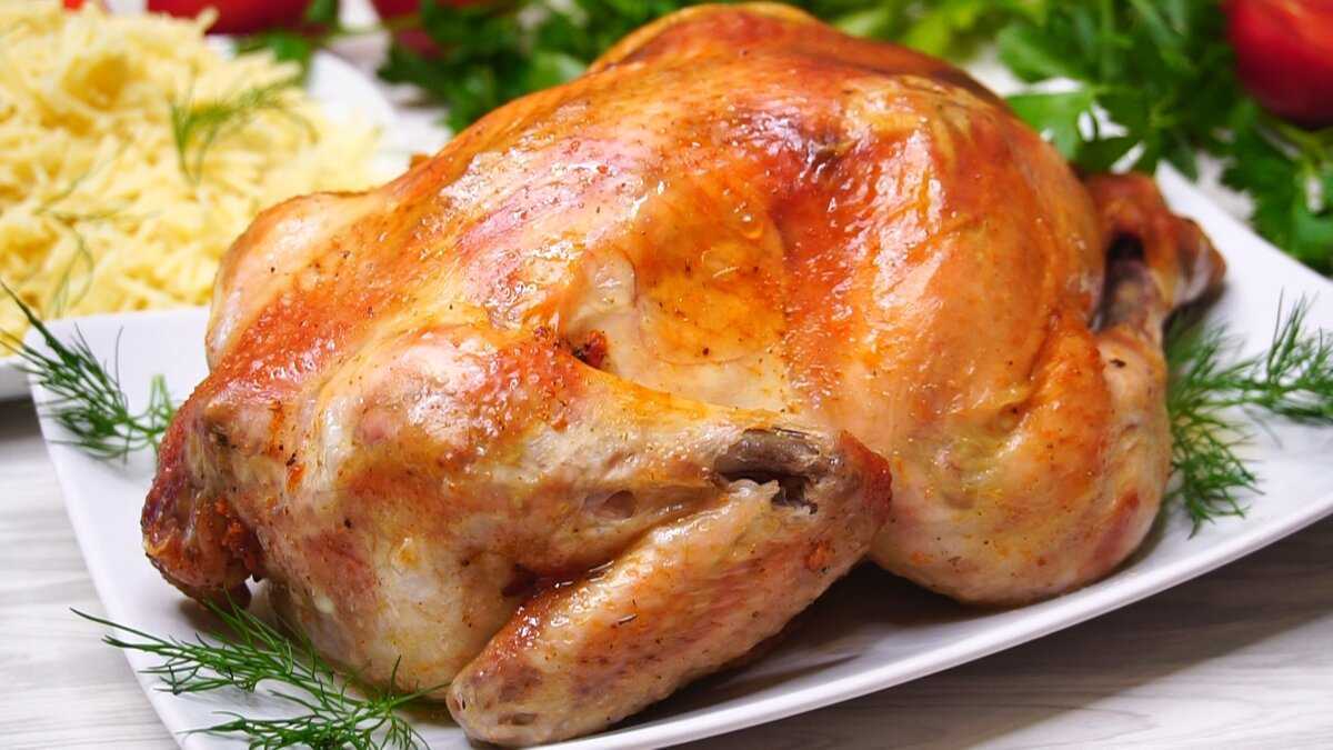 Печеная курица. Запечь курицу в рукаве. Курица в духовке с корочкой. Курица запеченная в духовке целиком.