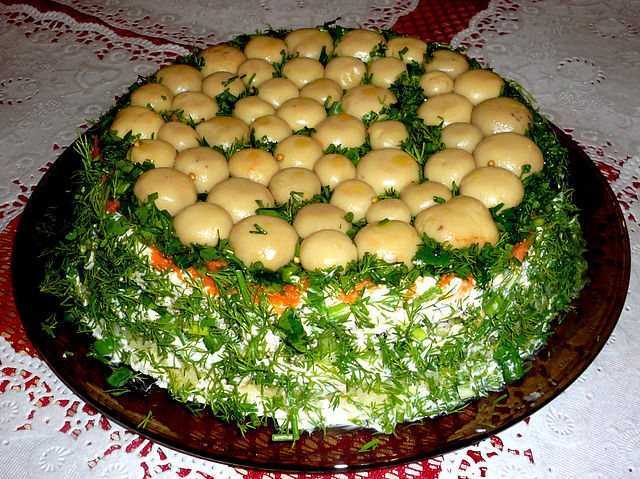 Салат лесная поляна - 9 рецептов простого и очень вкусного слоеного салата с курицей и грибами