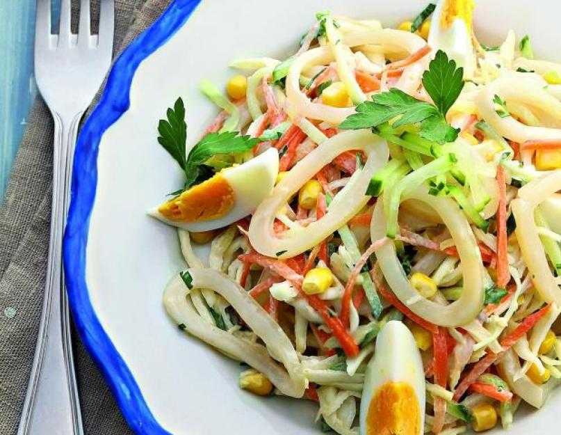 Салат с кальмарами - 7 самых вкусных и простых рецептов салата из кальмаров