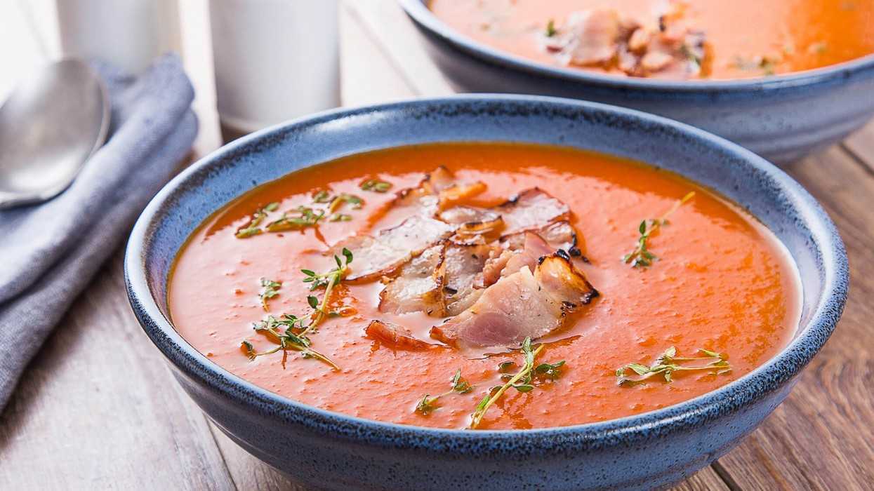 Печеный суп. Сальморехо суп. Томатный суп с беконом. Томатный суп-пюре с беконом. Суп из печеных овощей.