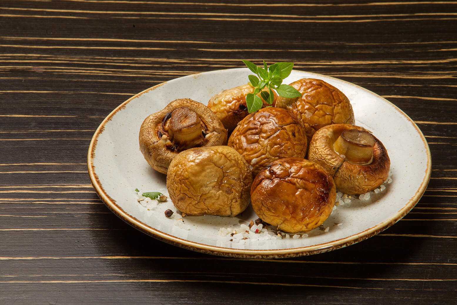 Ароматные шампиньоны на мангале — как вкусно приготовить грибной шашлык