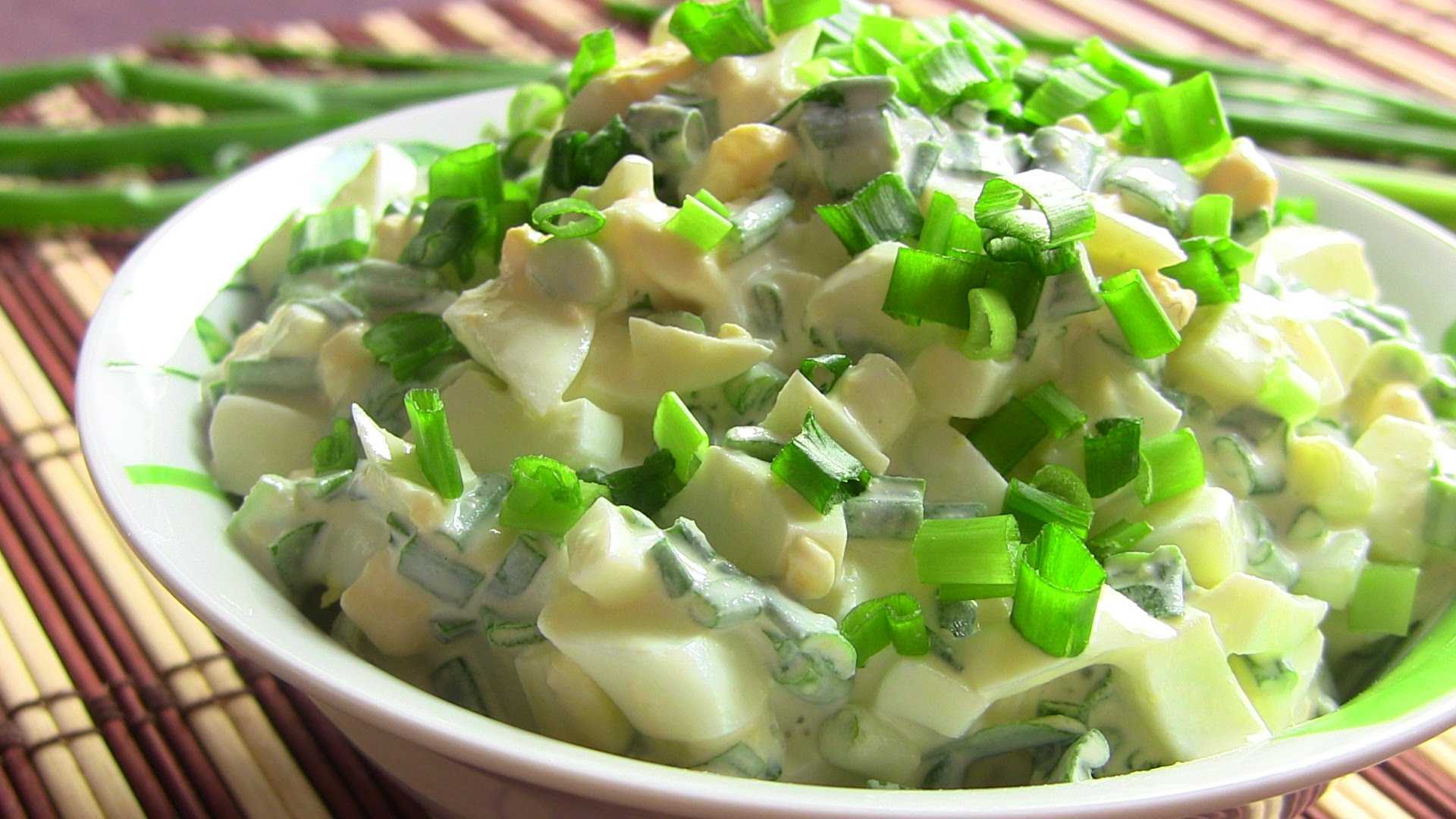 Салат с блинчиками из яиц и колбасы (ветчины), рецепт с фото