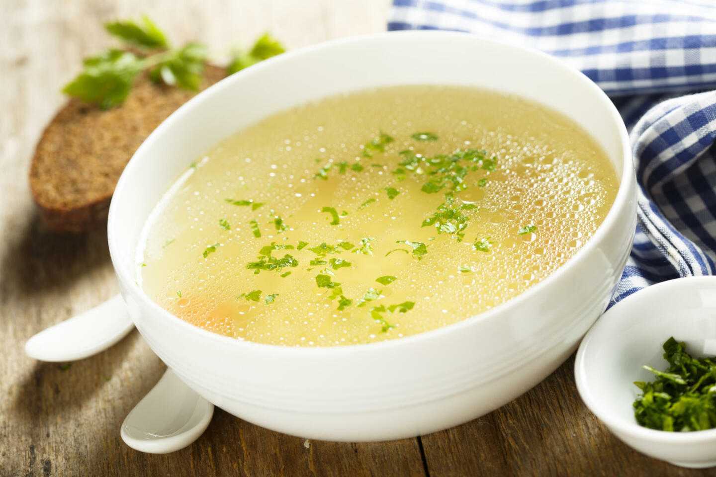 Бульон из куриного филе — вкусная основа для домашнего супа Нежирный, ароматный и вкусный бульон на скорую руку Отличный рецепт, который сэкономит ваше время и силы