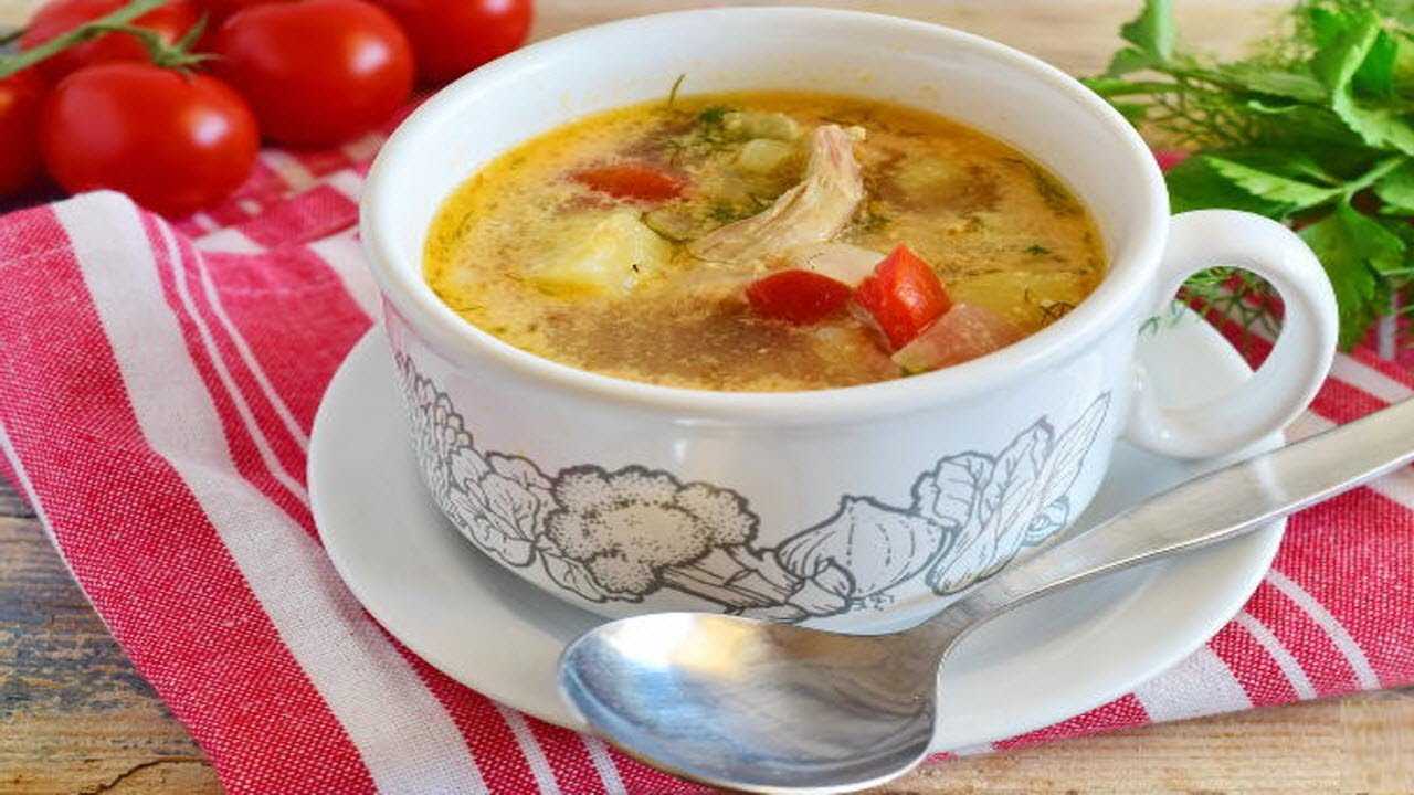 Суп с помидорами и картошкой. Айдан Яшки суп. Суп куриный с помидорами и картошкой. Куриный суп с помидорами. Суп с томатами и курицей.