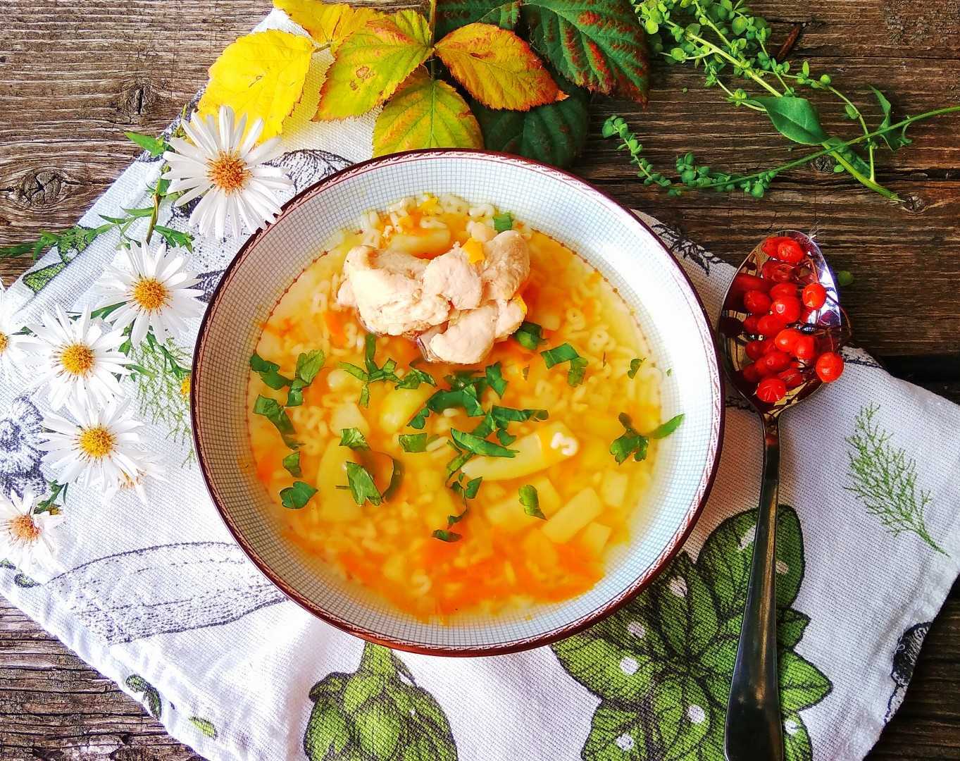 Домашняя лапша для куриного супа, рецепт на яйцах и без