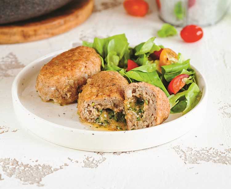 Готовим мясные зразы с различными начинками: яйцо, сыр, сливы, чечевица