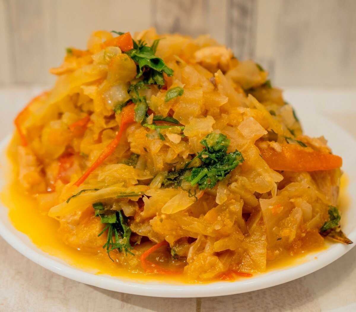 Тушеная капуста с курицей: рецепт с фото пошагово