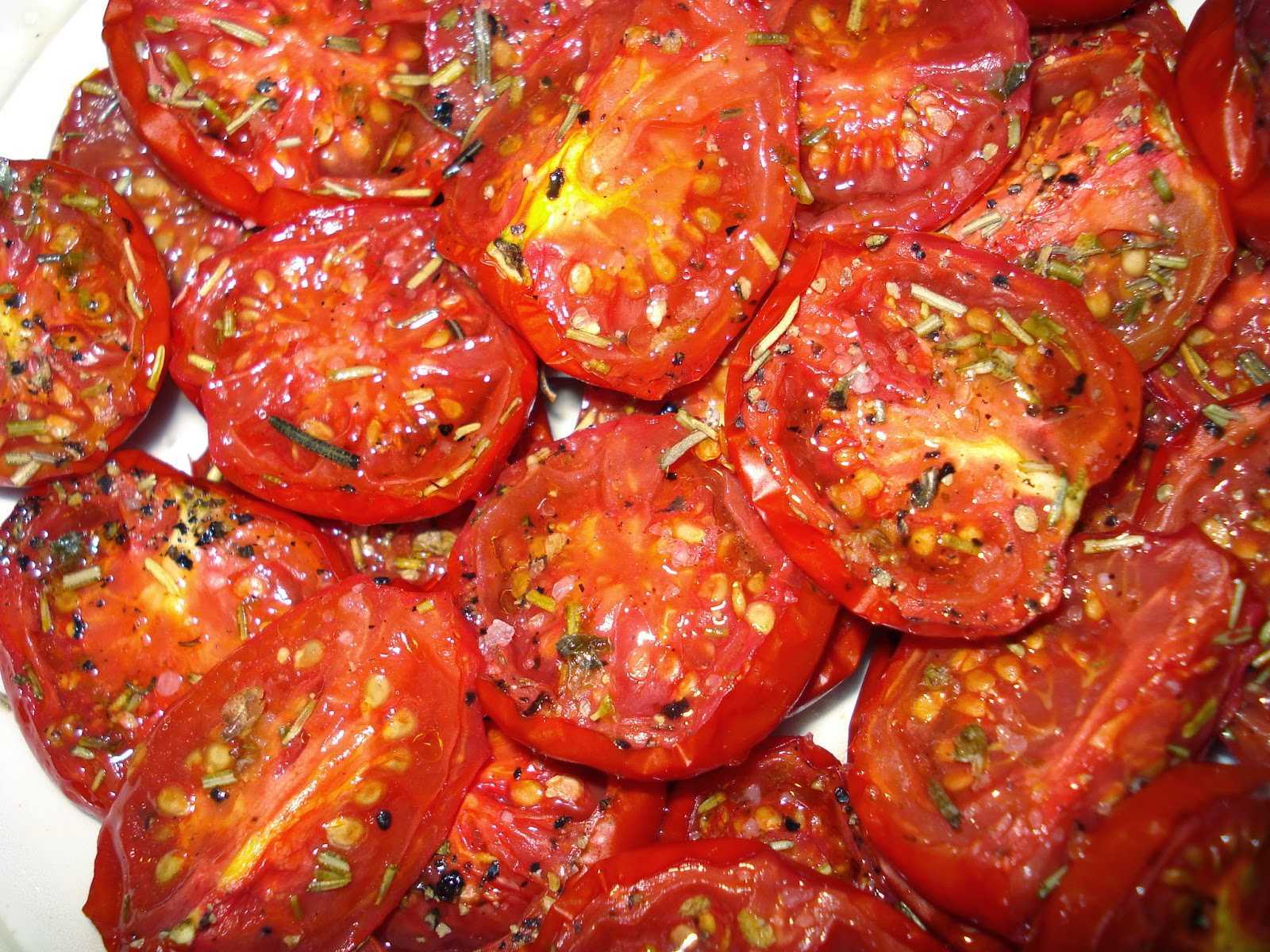 Вяленые томаты самый простой рецепт. Вяленые помидоры. Вяленые помидоры в духовке. Вяленые томаты домашние. Вяленые помидоры на зиму.