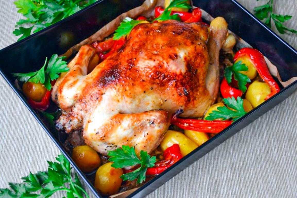 Курица в духовке самый простой рецепт. Курица с картошкой в духовке. Курица в духовке с картошкой и овощами. Курица в духовке с картошкой и овощами на Протвине. Картошка с курой в духовке.
