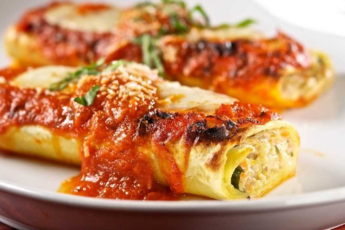 Каннеллони с соусом бешамель