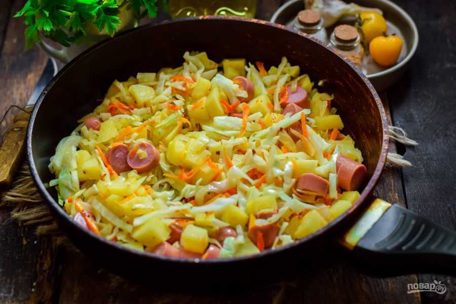 Жареная колбаса на сковороде с картошкой по-деревенски. пошаговый рецепт с фото