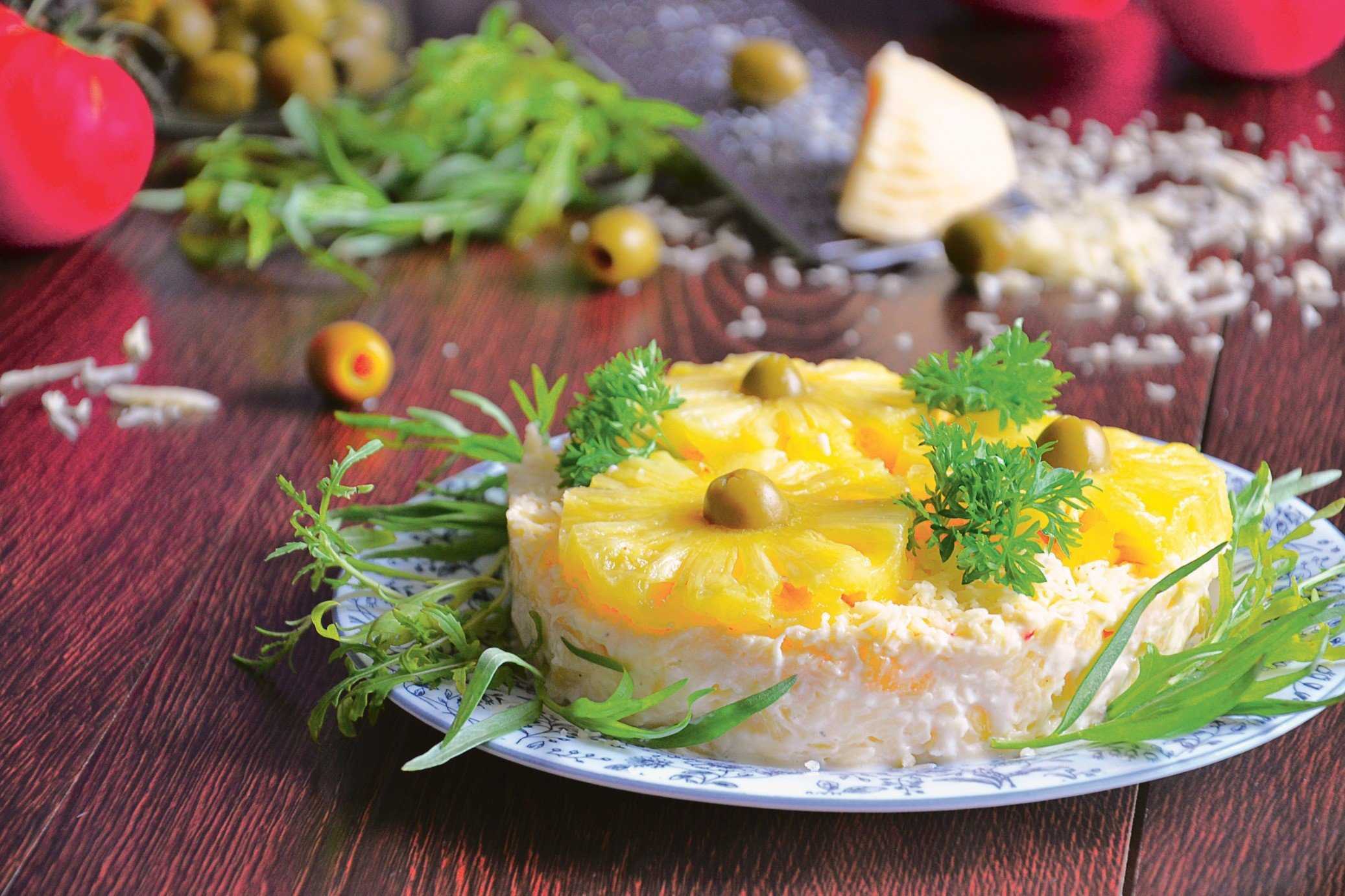 Салаты с курицей и ананасом – 7 вкусных и простых рецептов