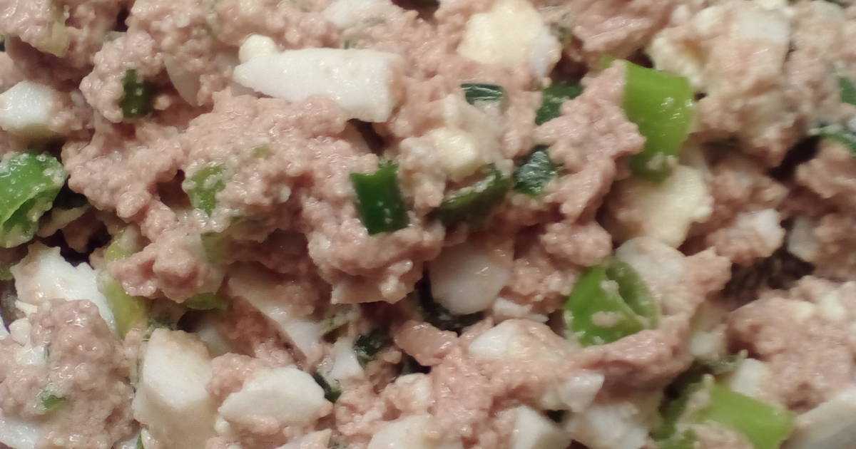 Салат из печени трески классический рецепт с яйцом и зеленым луком, пошаговые фото