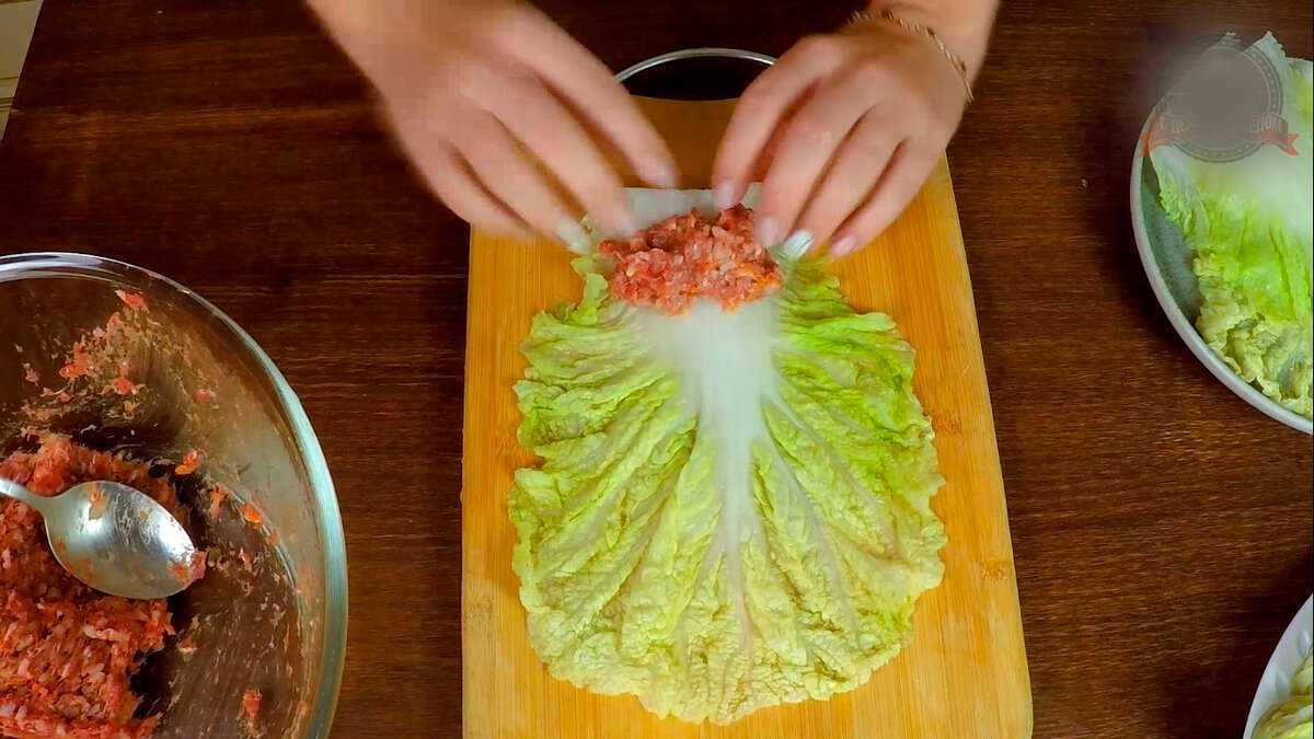 Пекинская капуста – это не только отличный компонент для салатов Из нее можно готовить множество вкусных и полезных блюд А в постные зимние дни этот овощ просто незаменим, так как он обогащен большим количеством витаминов, белка и аскорбиновой кислоты И с