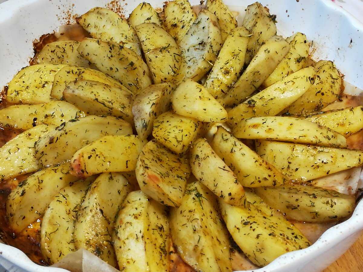 Запеченный картофель в духовке рецепт с фото пошагово в