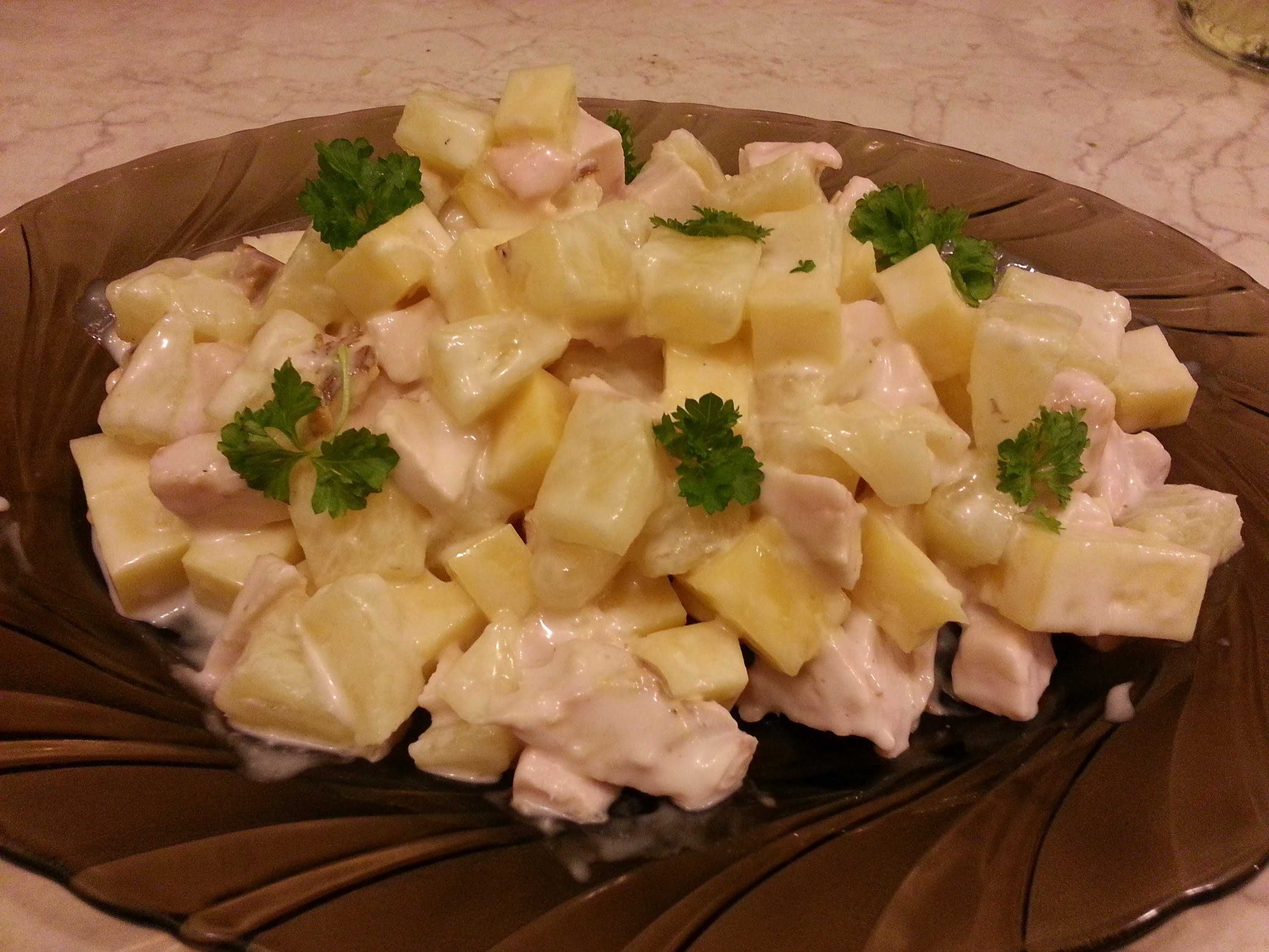 Салаты с курицей и ананасами - 7 классических пошаговых рецептов с фото