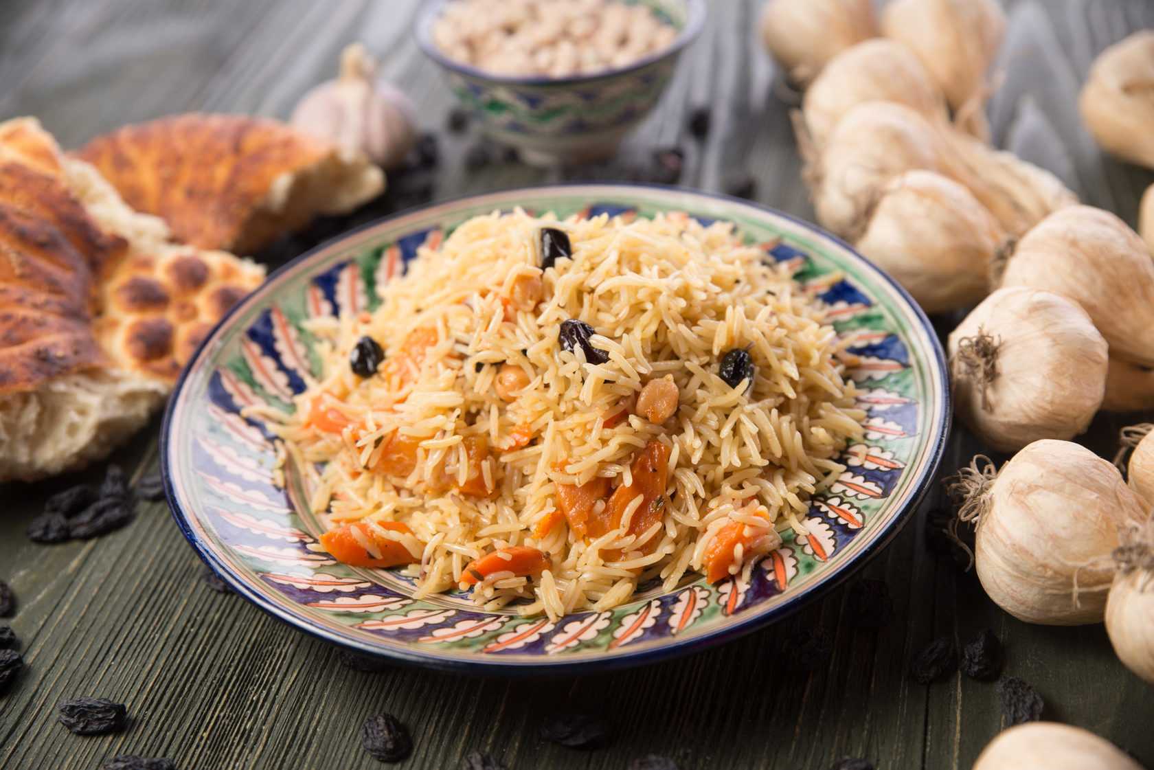 Салат с рисом и кукурузой - 8 пошаговых рецептов с фото