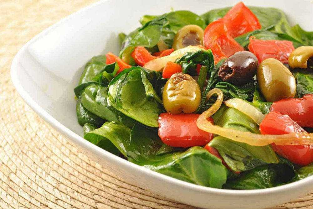 Салат со шпинатом – стройность и здоровье: рецепт с фото и видео