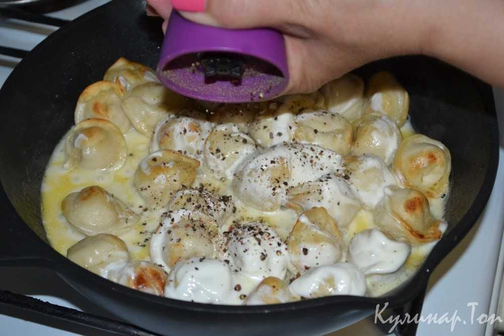 Как приготовить пельмени на сковороде со сметаной и сыром на сковороде рецепт пошаговый с фото