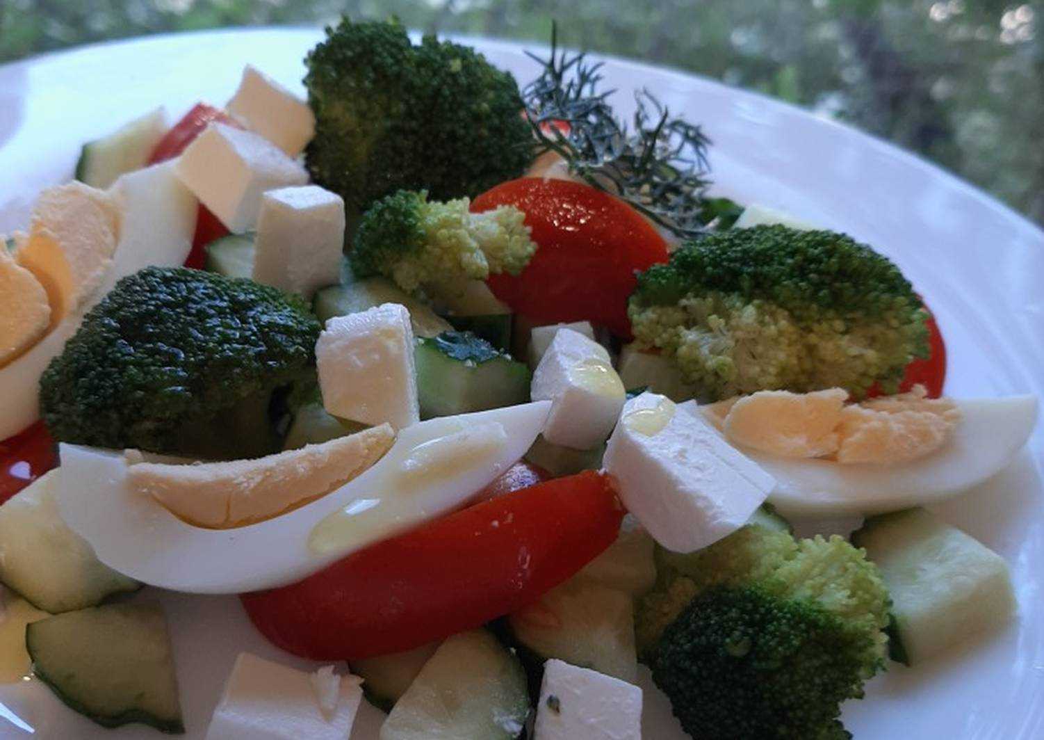 Полезные салаты из брокколи: 8 рецептов для желающих быть здоровыми