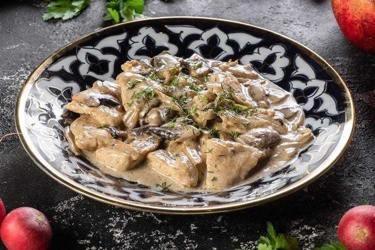 Курица с грибами в сливочном соусе: пошаговые рецепты с фото