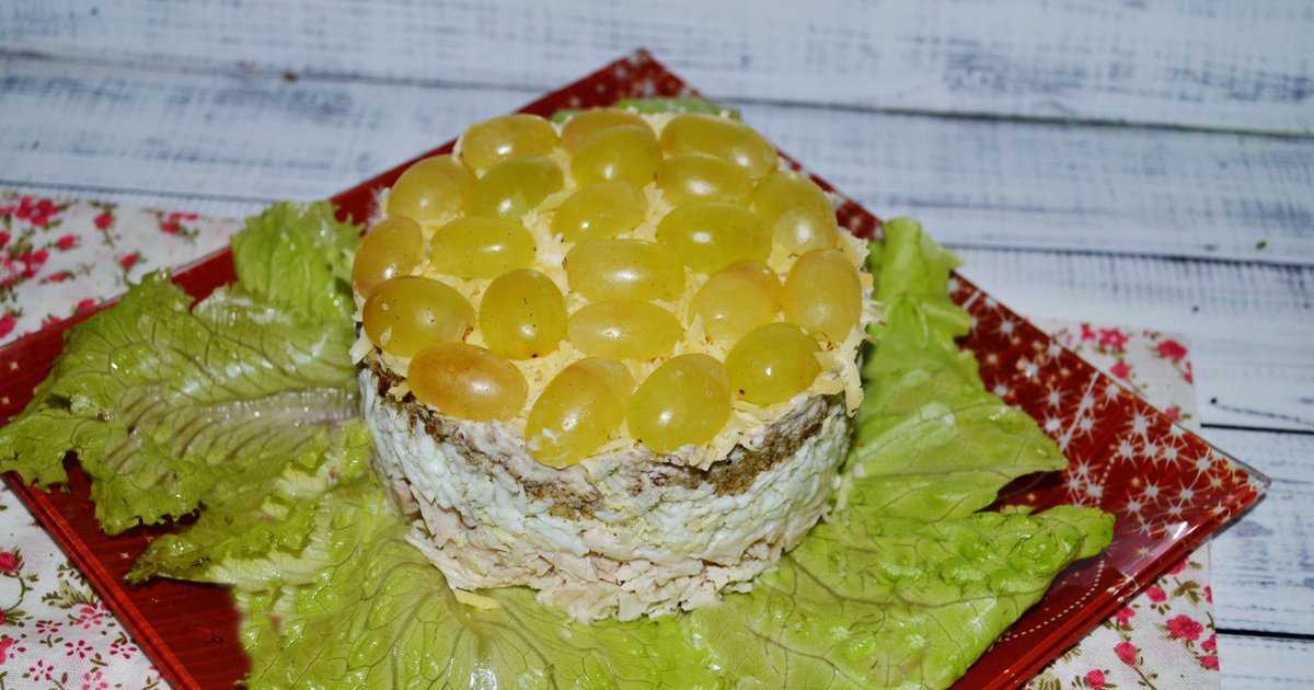 Салат с ананасами, виноградом и сыром – рецепт с фото - едим дома