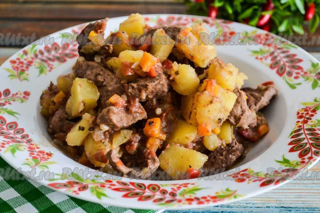 Тушеная картошка с мясом в кастрюле – 5 вкусных рецептов с фото пошагово