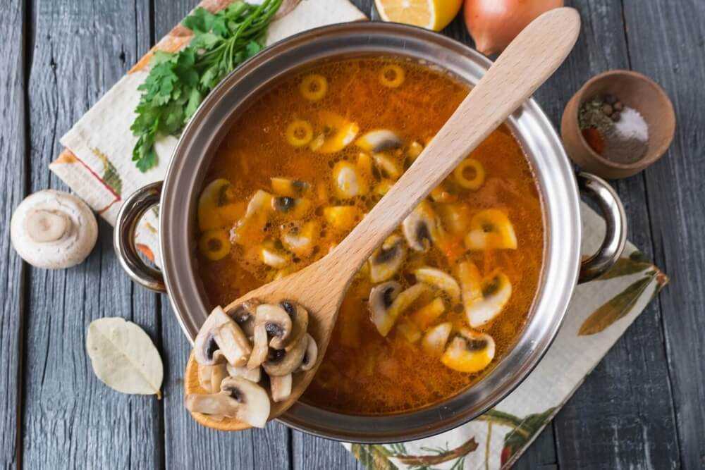 Классическая сборная мясная солянка - 5 рецептов с фото