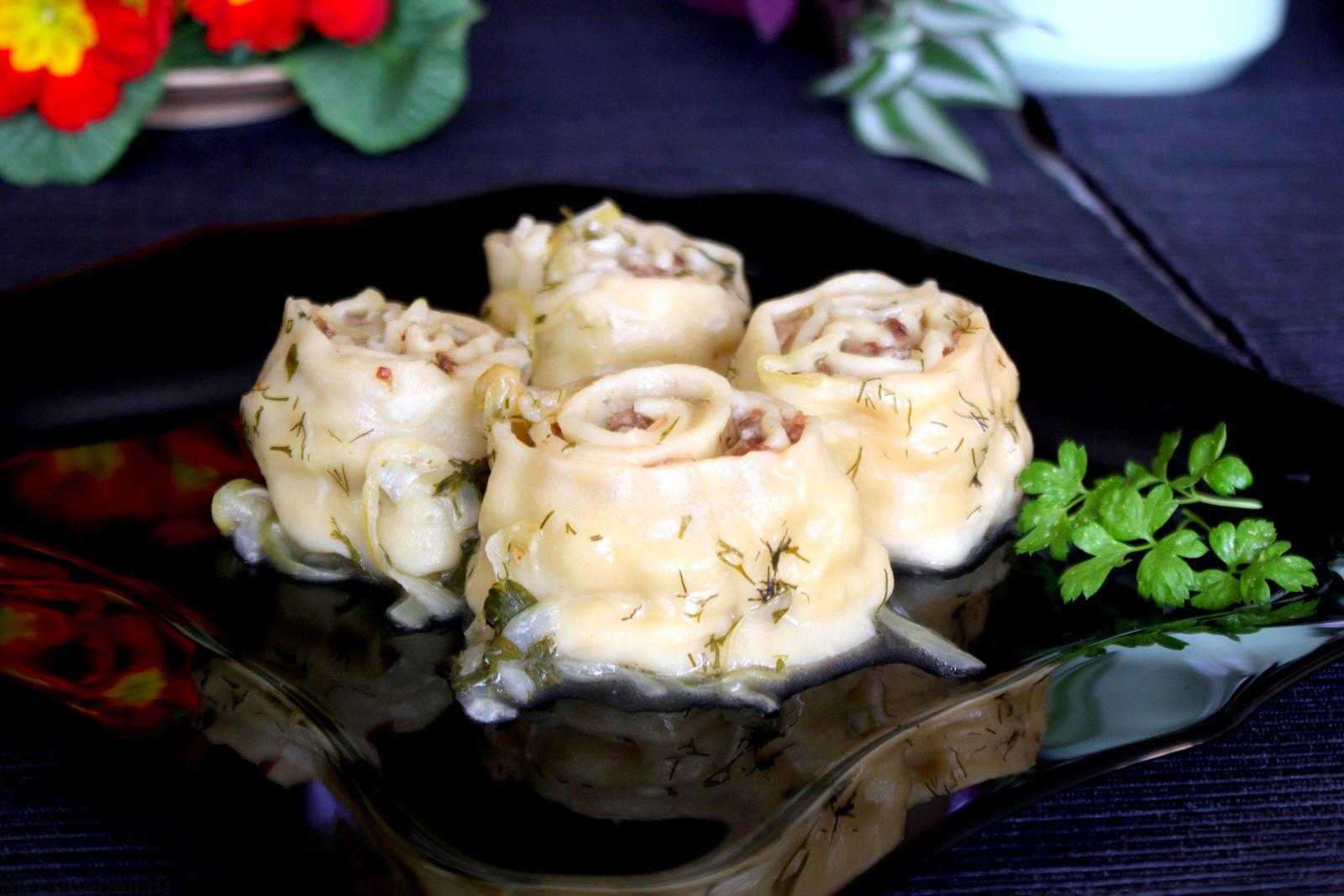 Ленивые пельмени на сковороде со сметаной: рецепт с фото пошагово