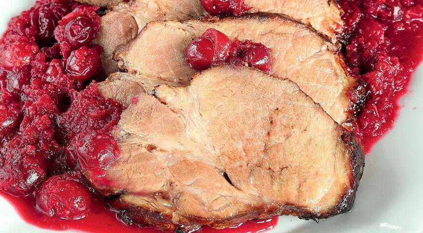 Идеальная пара: учимся готовить клюквенный соус к мясу