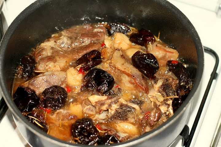 Баранина тушеная с черносливом рецепт с фото пошагово