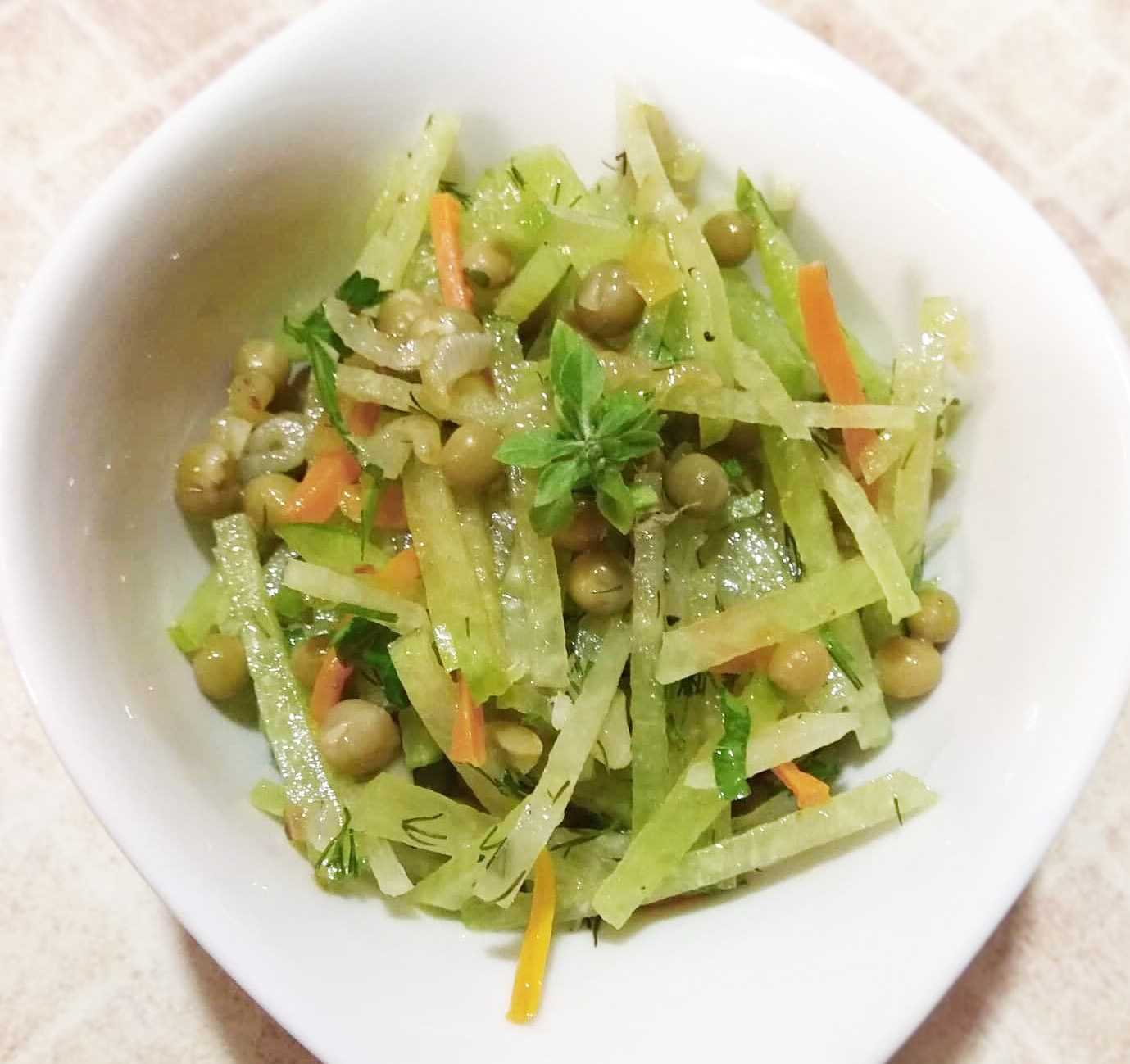 Салат из редьки - 8 простых и вкусных рецептов с фото