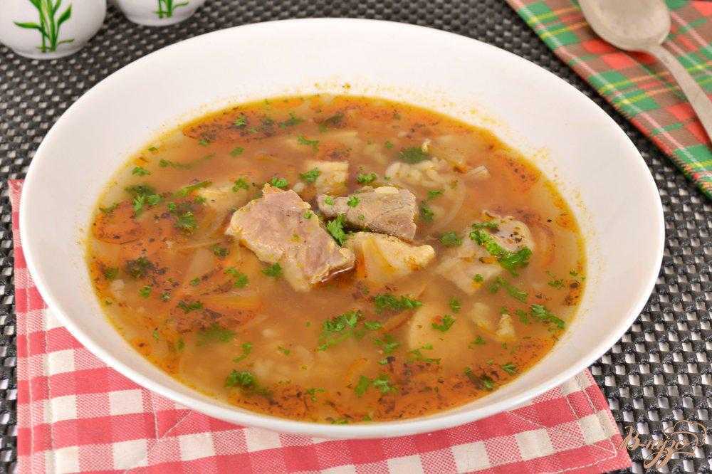 Суп со свининой простой рецепт. Харчо из свинины с рисом и картошкой. Суп с мясом и картошкой. Картофельный суп со свининой. Острый мясной суп.