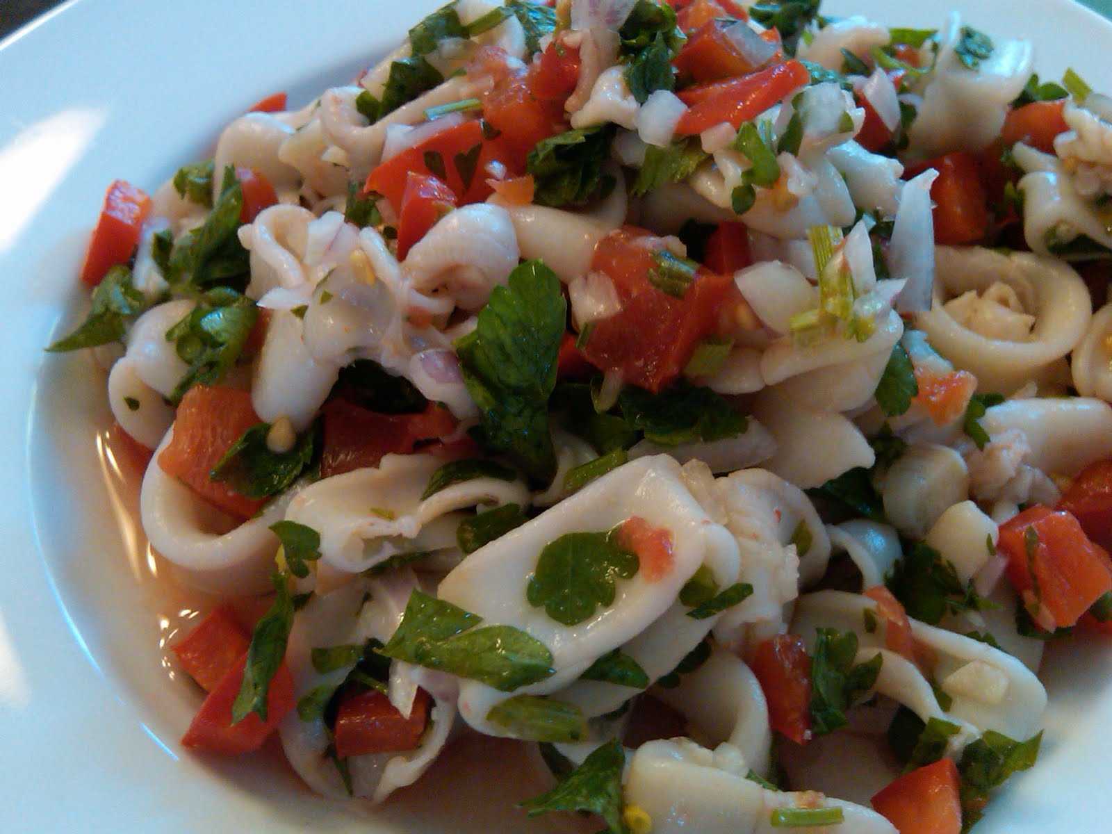 Салат из кальмаров с луком и яйцом рецепты приготовления