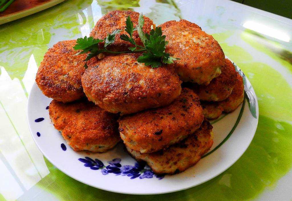 Как приготовить рыбные котлеты из минтая? 7 очень вкусных и простых рецептов