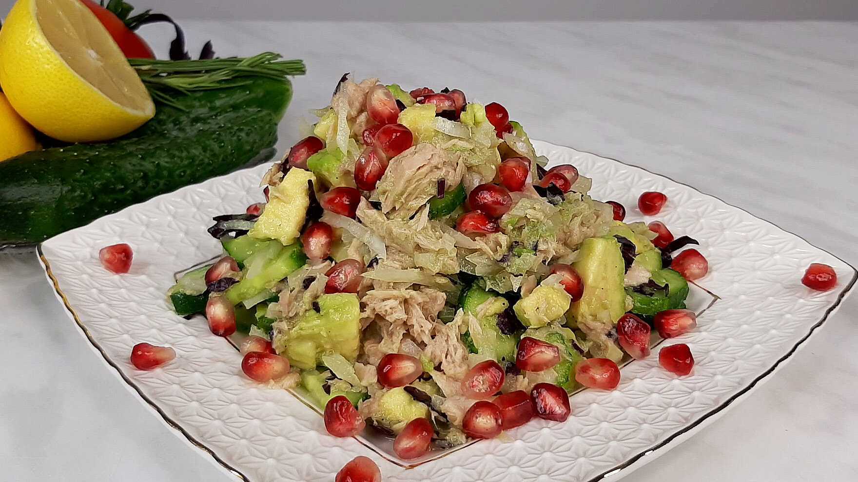 Салат с консервированным горошком — 8 простых и быстрых рецептов