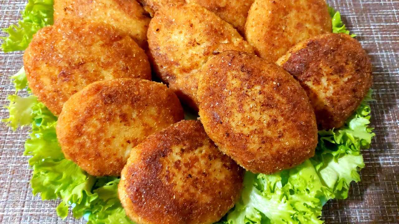 Пожалуй, сложно отказать себе в удовольствии полакомиться вкусными, пусть и не очень полезными жареными блюдами из мяса или рыбы А для того, чтобы они всегда получались сочными, а не сухими, лучше всего жарить в панировке Классическая панировка состоит из