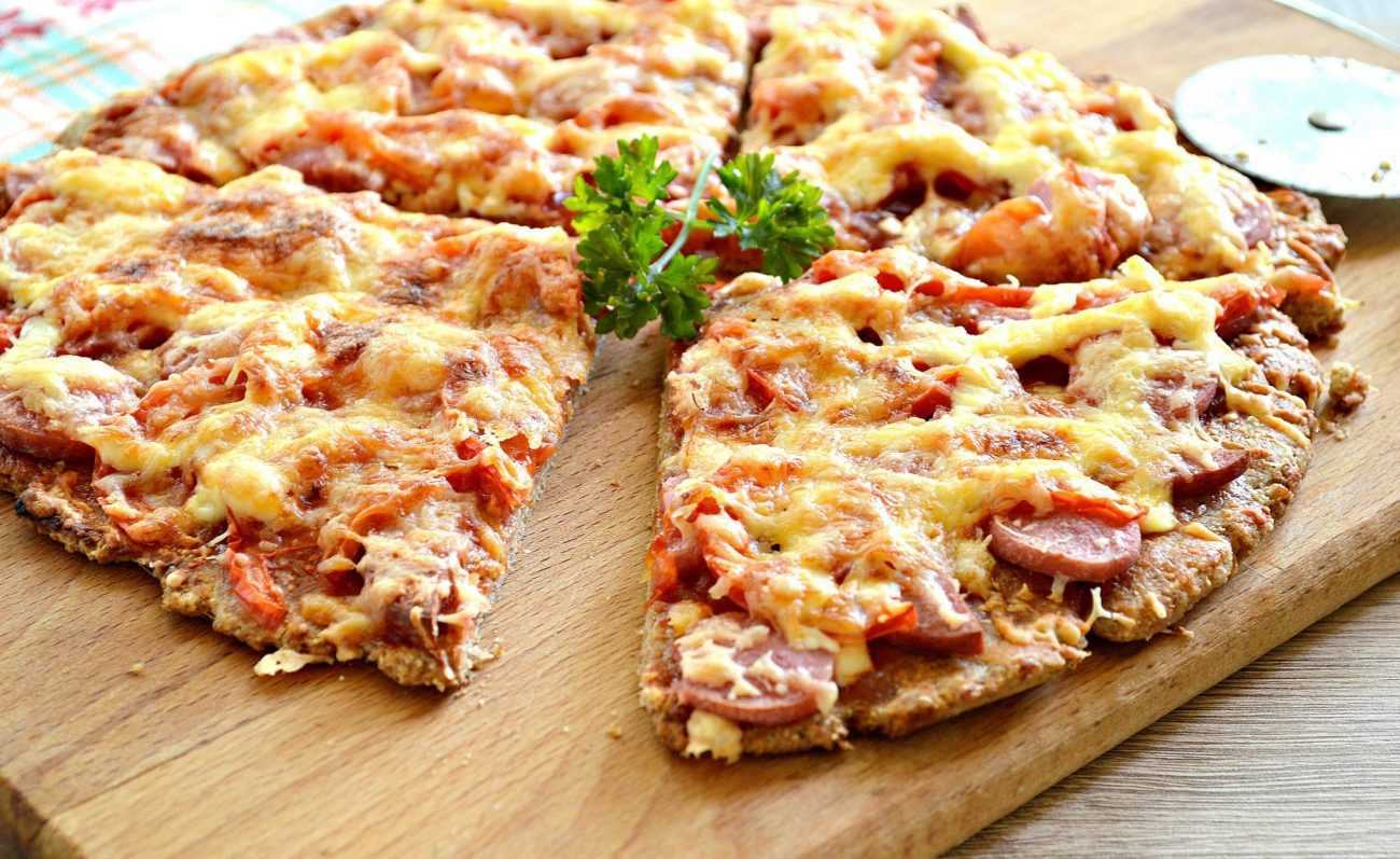 Пицца с колбасой и сыром — 5 быстрых и вкусных рецептов приготовления